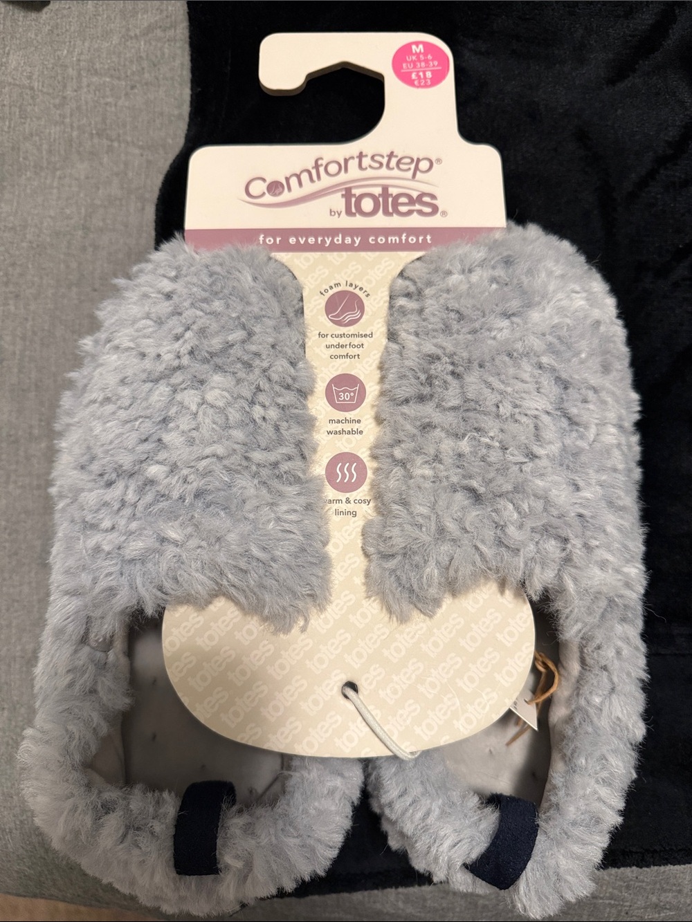 totes Comfortstep Plush Slip-On Slippers in Light Gray